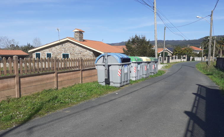 Críticas de los vecinos de San Bartolo, en Valdoviño, por la ubicación de los contenedores