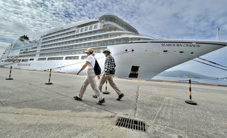 Ferrol da la bienvenida al “Seabourn Ovation” su tercer crucero en una semana
