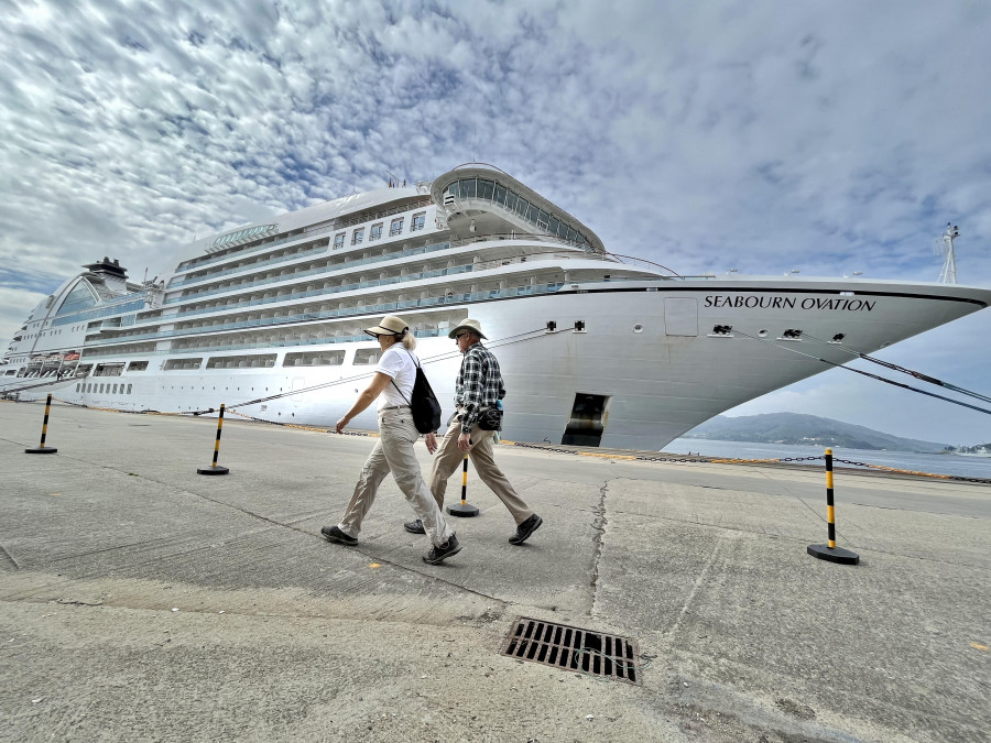 Ferrol da la bienvenida al “Seabourn Ovation” su tercer crucero en una semana