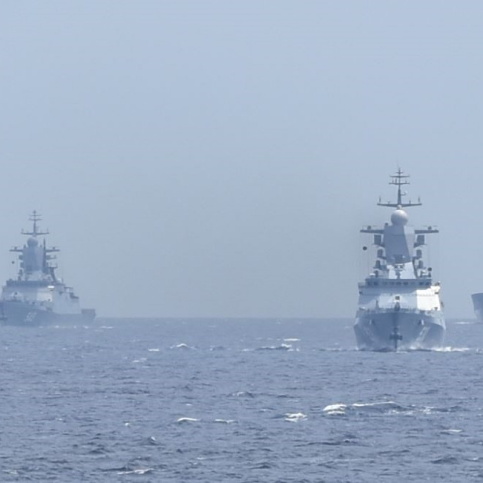 Dos buques españoles monitorizan a una agrupación naval rusa en aguas de interés nacional