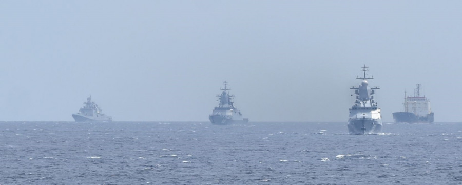 Dos buques españoles monitorizan a una agrupación naval rusa en aguas de interés nacional