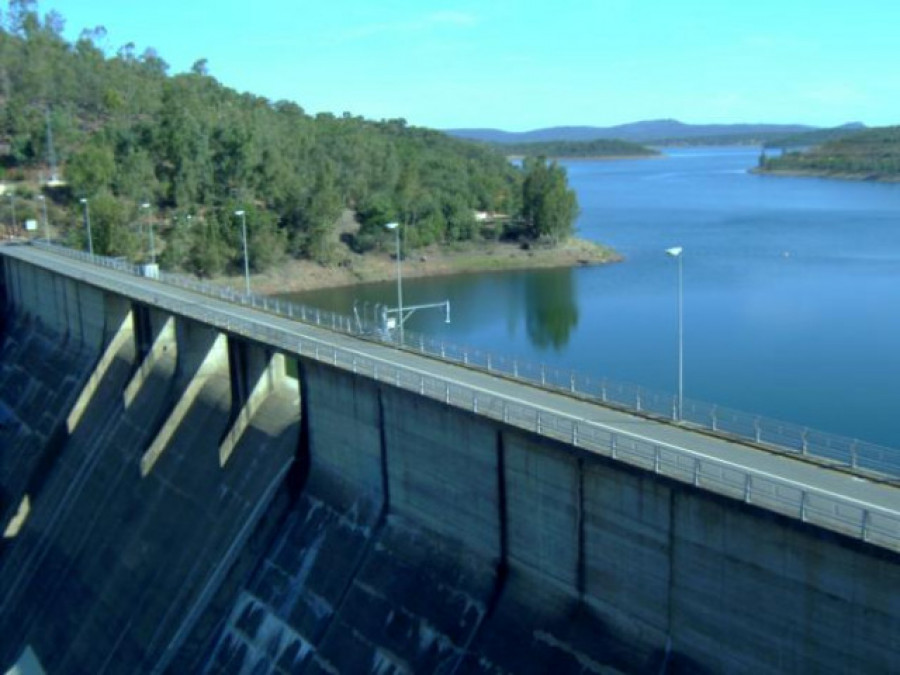 Fallece un hombre de 70 años al caer su vehículo a un embalse de Badajoz