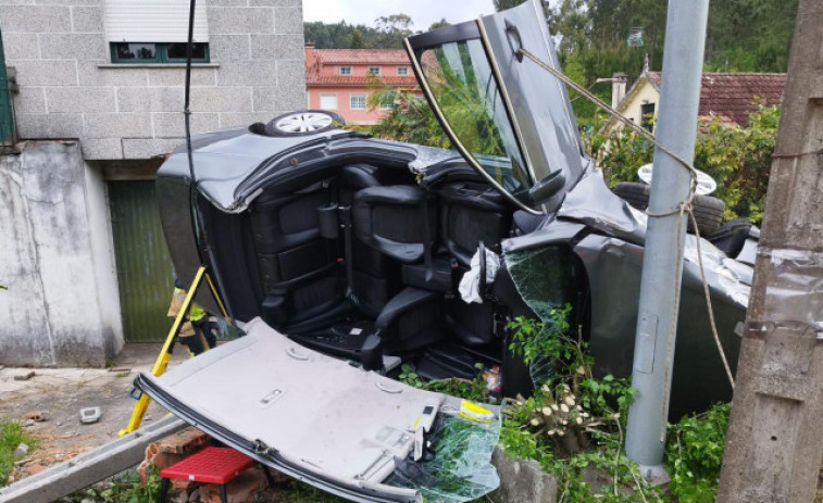 Dos personas rescatadas en un accidente grave en Caldas
