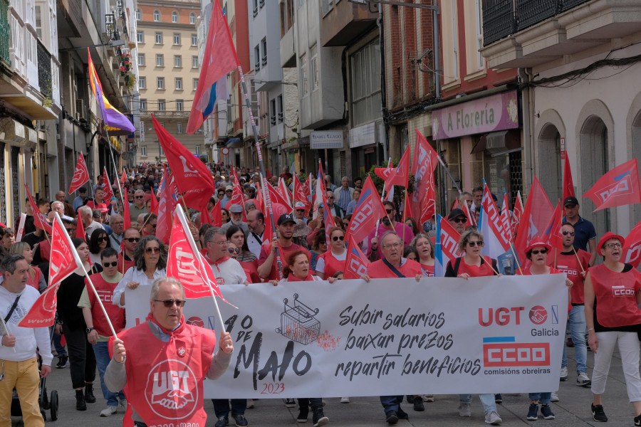 Las manifestaciones del Primero de Mayo reunieron, divididas, a un millar de personas en Ferrol