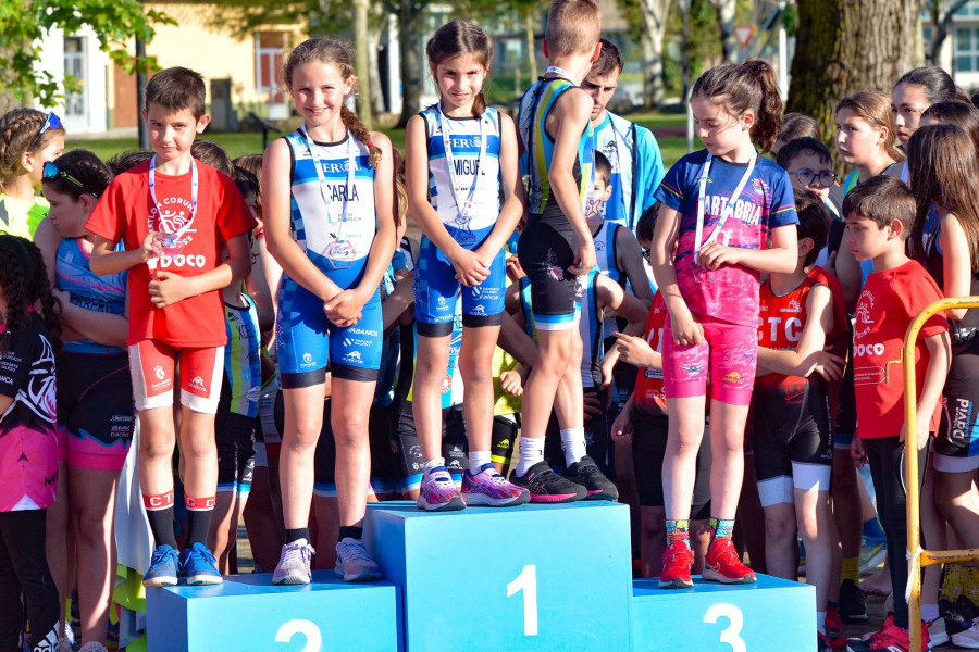 Más de una docena de podios para Triatlón Ferrol, Narón y anfitriones en el Provincial cedeirés