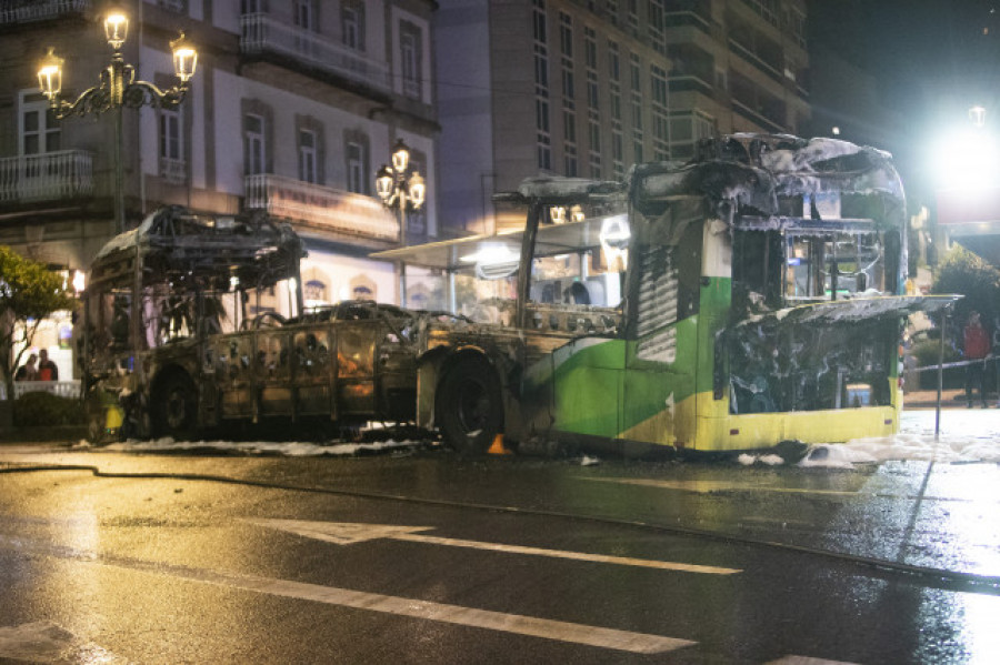 Detenidas dos personas por la quema de autobuses urbanos en Vigo, una de ellas empleada de Vitrasa