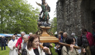 La subida a San Miguel de Breamo abrió la temporada de romerías y tradición
