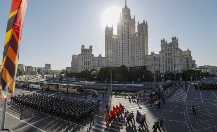 El Desfile de la Victoria arranca en la plaza Roja entre estrictas medidas de seguridad