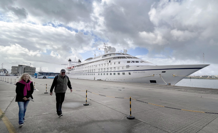 Ferrol da la bienvenida al “Star Legend” en su primera escala de la temporada 2023