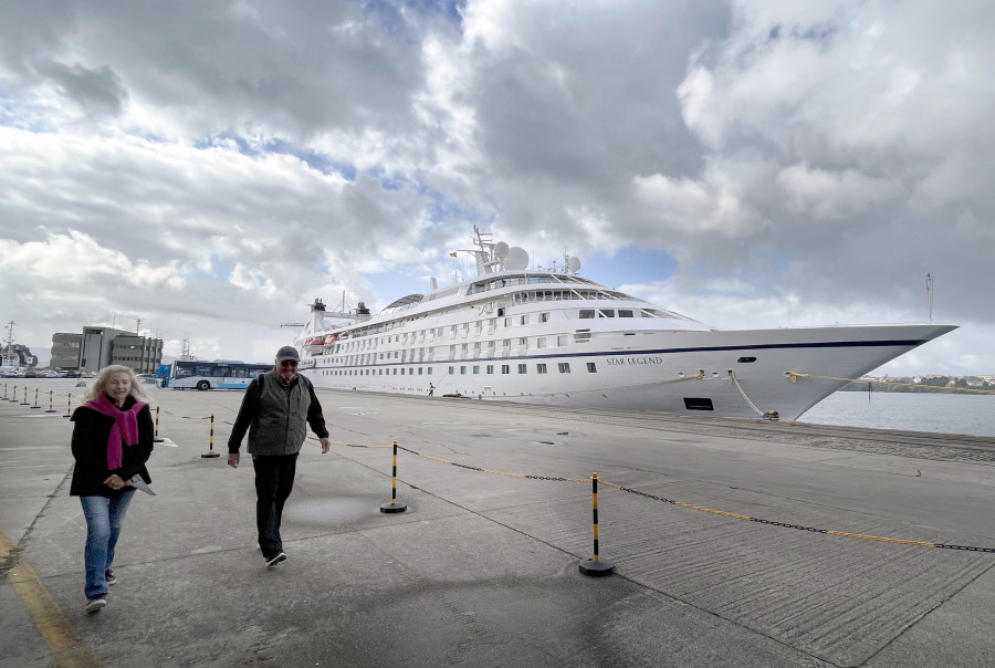 Ferrol da la bienvenida al “Star Legend” en su primera escala de la temporada 2023