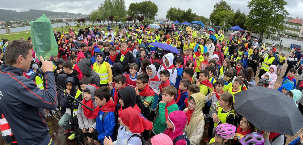 Las bicis de los escolares de Narón tomaron las calles en una nueva marcha ciclista