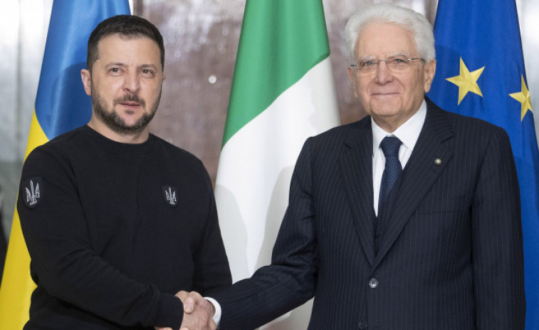 Zelenski, recibido con honores militares por el jefe del Estado italiano