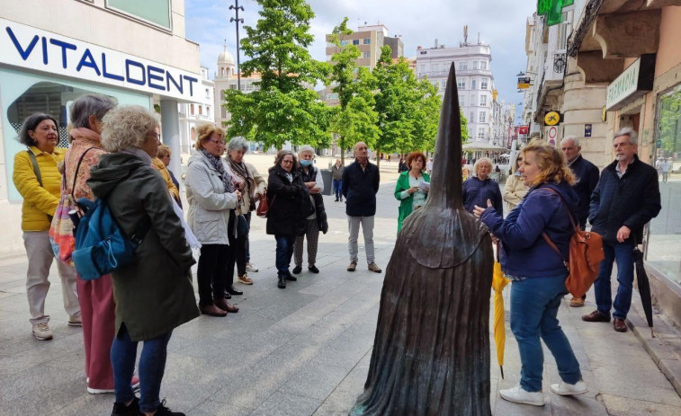 Ferrolearte +60 estrenó una nueva ruta en la ciudad, la de placas y estatuas del centro