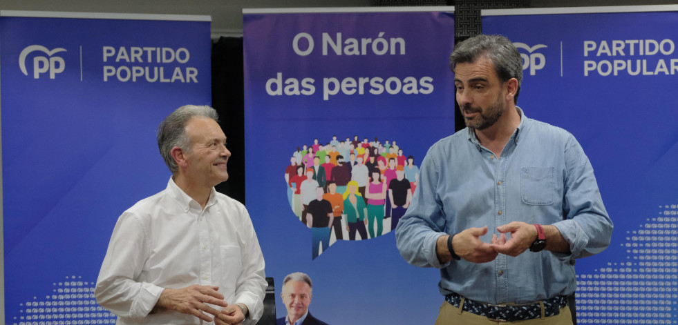 Diego Calvo acompaña a Germán Castrillón en un encuentro sobre deporte