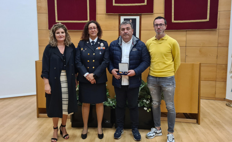 El inspector jefe del Speis de Narón, Rafael Pazos, placa al Mérito en la categoría de plata