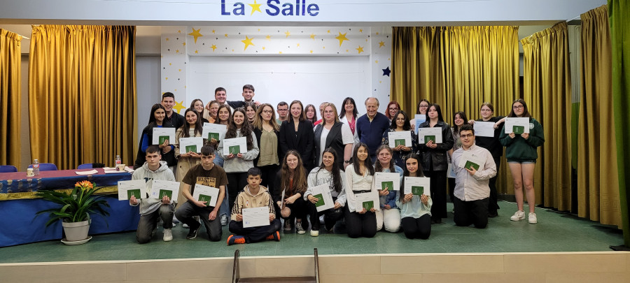 Alumnado del colegio La Salle recibe sus pasaportes solidarios