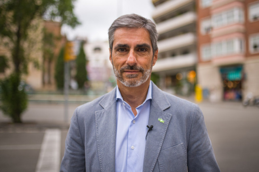 Denunciado el hijo del candidato de Vox en Barcelona por llevar una porra extensible en la manifestación de la Bonanova