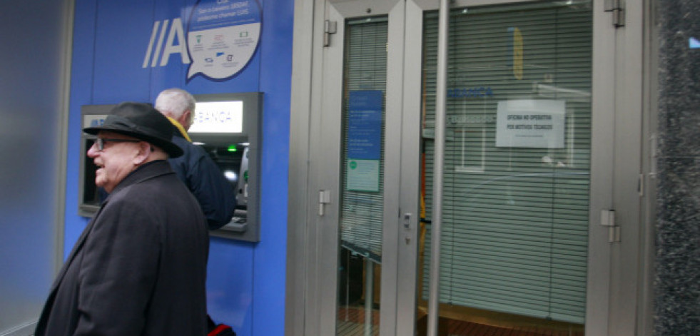 La OCU denuncia comisiones bancarias de hasta 104 euros anuales en cuentas de jubilados