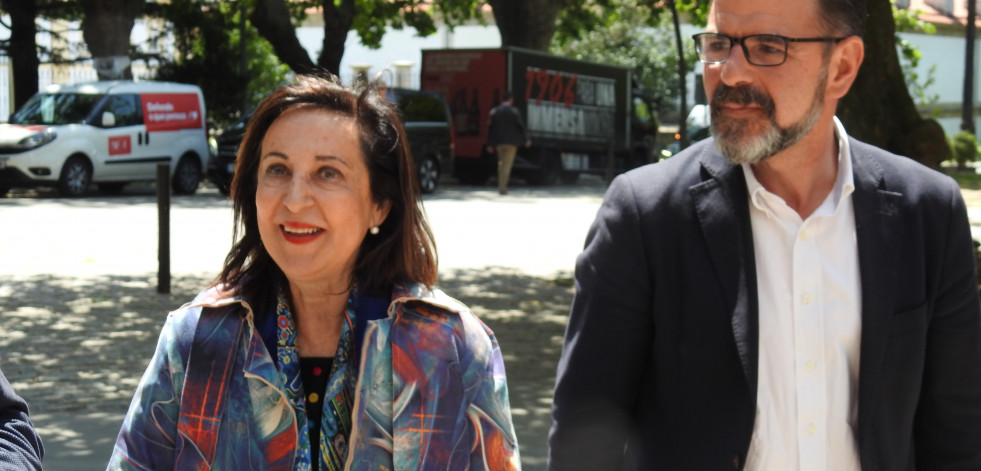 La ministra Margarita Robles apoya a Ángel Mato, 