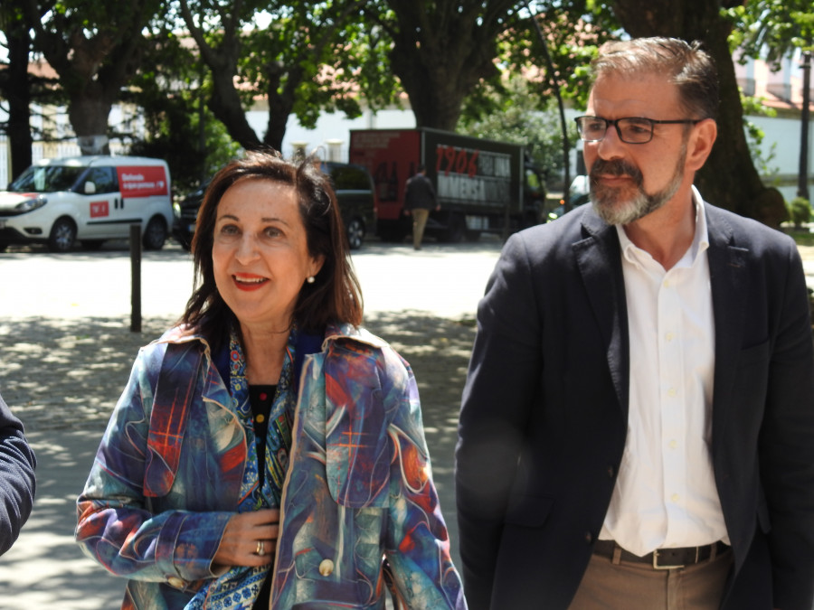 La ministra Margarita Robles apoya a Ángel Mato, "un hombre serio, responsable y comprometido"