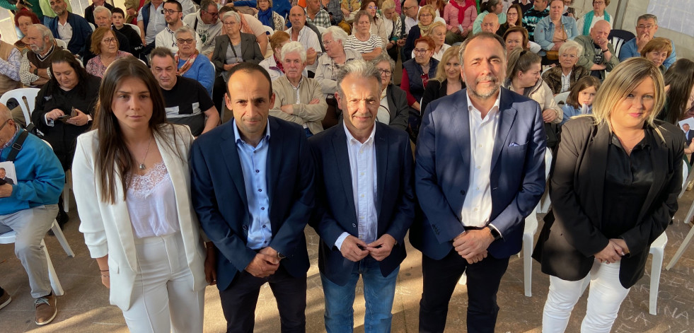 El titular de Sanidade, García Comesaña, arropa al popular Castrillón en su último acto