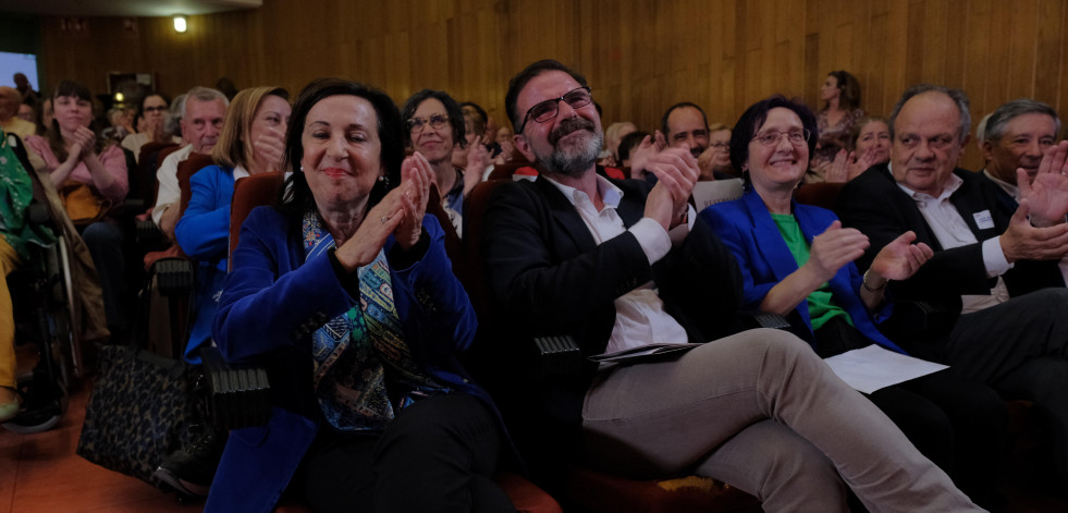 Margarita Robles: “Vas a conseguir abrir Ferrol al mar, te vamos a ayudar”