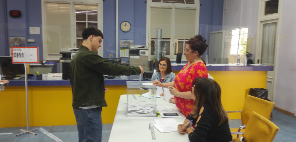 La jornada electoral en Ferrol y comarca, en fotos