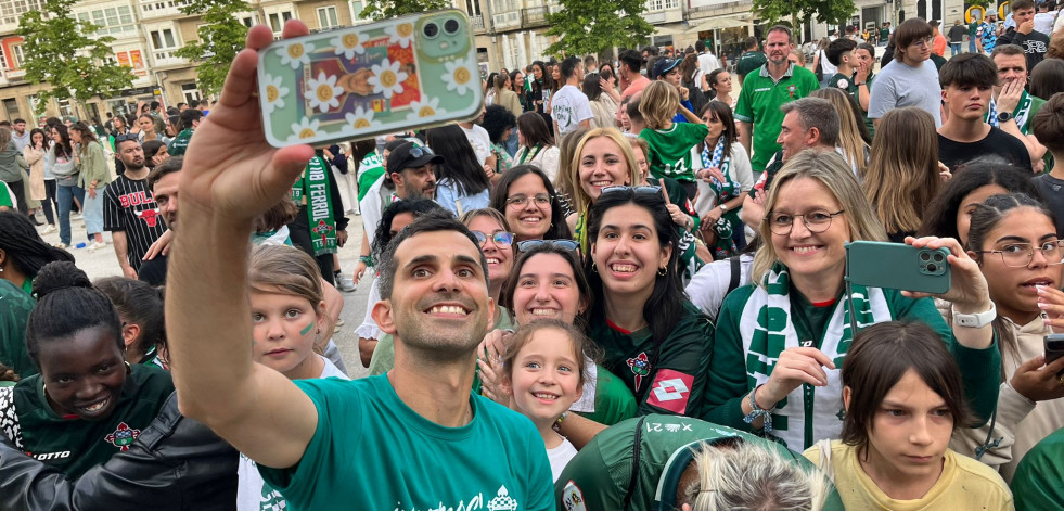 Homenaje al Racing de Ferrol por su ascenso