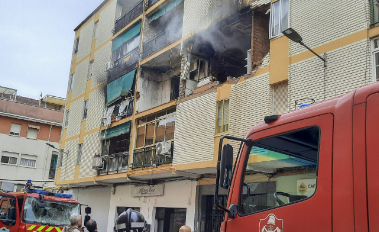 Una explosión por un escape de gas deja un muerto y 16 heridos en Badajoz