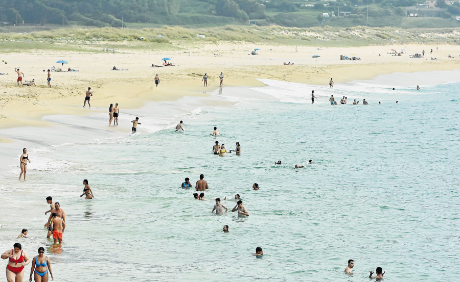 La excelencia reina en la calidad del agua de las playas más allá de etiquetas