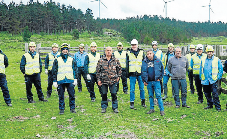 Endesa invierte hasta 20.000 euros y mano de obra para remozar el curro da Capelada