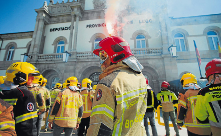 Huelga indefinida de los bomberos comarcales de toda Galicia
