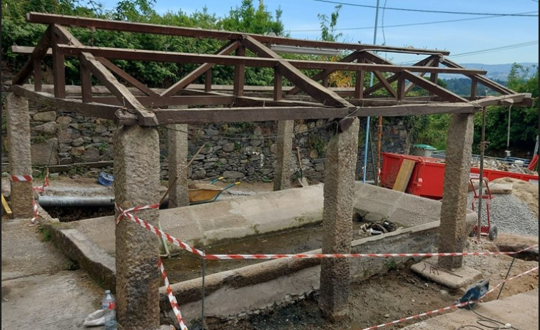 Ares inicia las obras de rehabilitación del lavadero de A Torre, en Cervás
