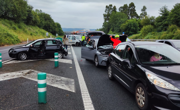 Una colisión en cadena en la AP-9 se salda con cuatro personas heridas