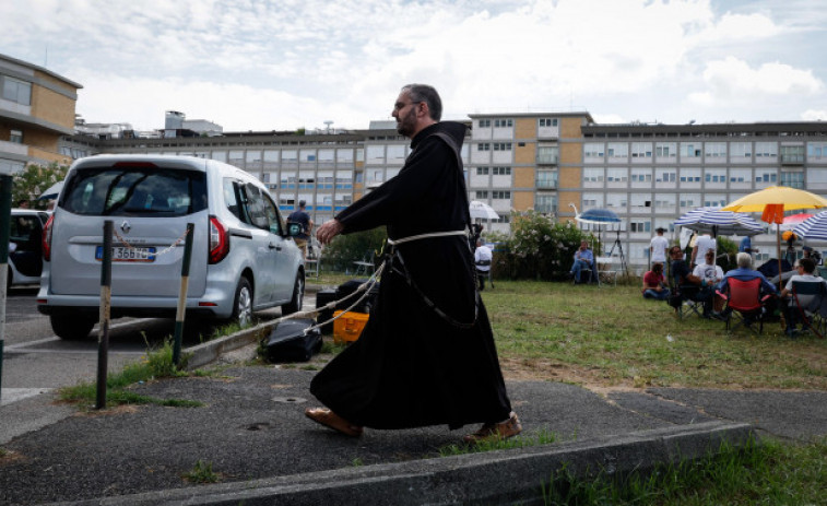 El papa se encuentra bien y los controles son buenos tras la operación