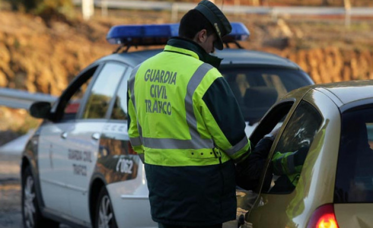 Los conductores que dan positivo por alcohol caen del 5 % al 1,4 % en veinte años