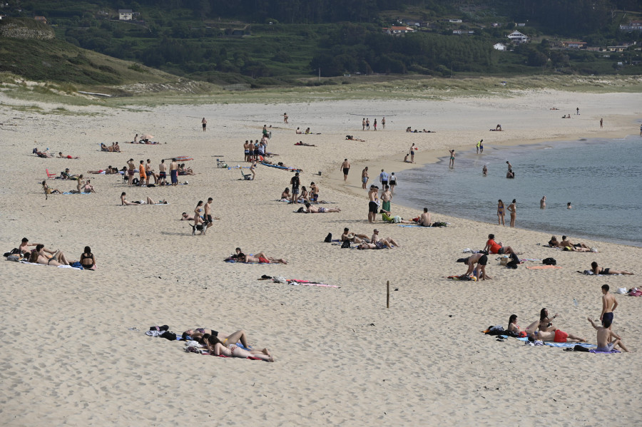 Las playas de Ferrol podrán alcanzar  los 60 socorristas al inicio de temporada