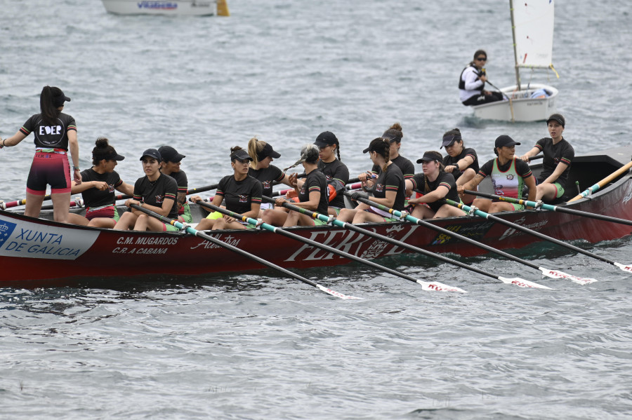 Ares comienza mandando en su regreso a la liga gallega de traineras