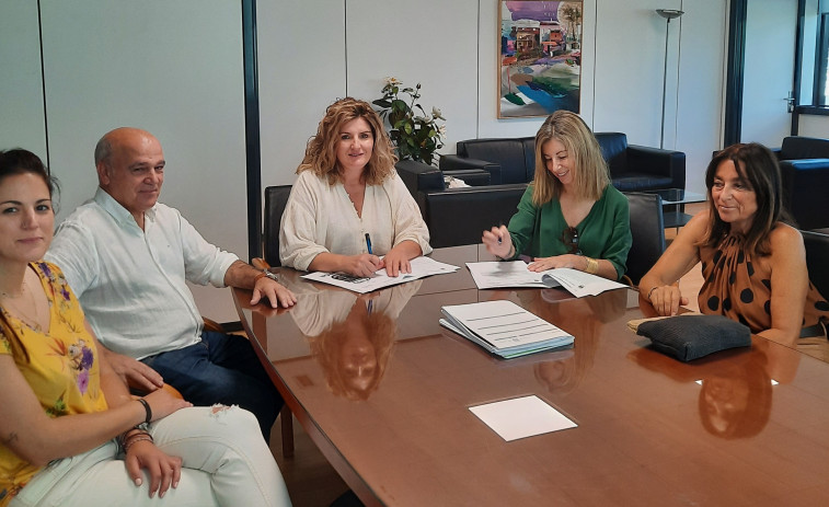 La Costa Ártabra se une a los espacios libres de humo tras  la firma entre Narón y la AECC