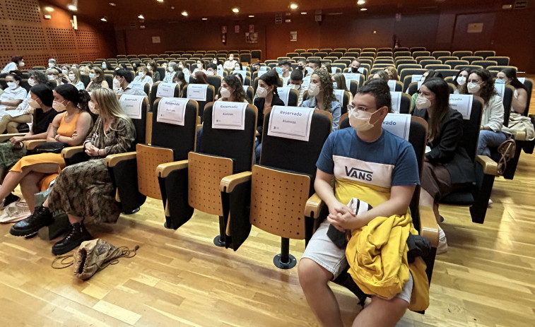 El alumnado del grado de Enfermería completa sus prácticas en el Área Sanitaria