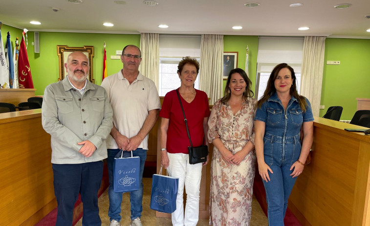 Cuba achégase un pouco máis á vila de Ares coa visita de Juana Caridad Fernández