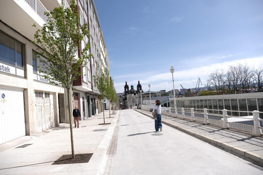 Rechazo al cronograma que ponía fin en abril a las obras de la ferrolana calle de la Iglesia