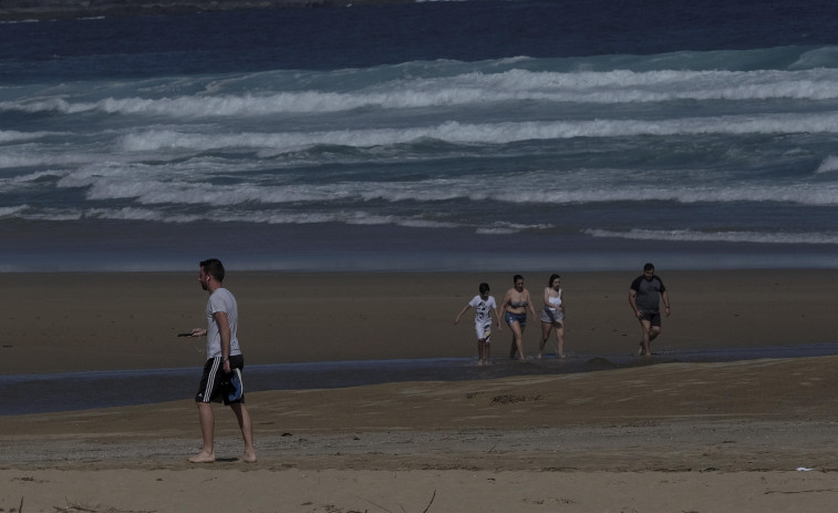 Valdoviño contratará a once peones para realizar labores de limpieza en los arenales