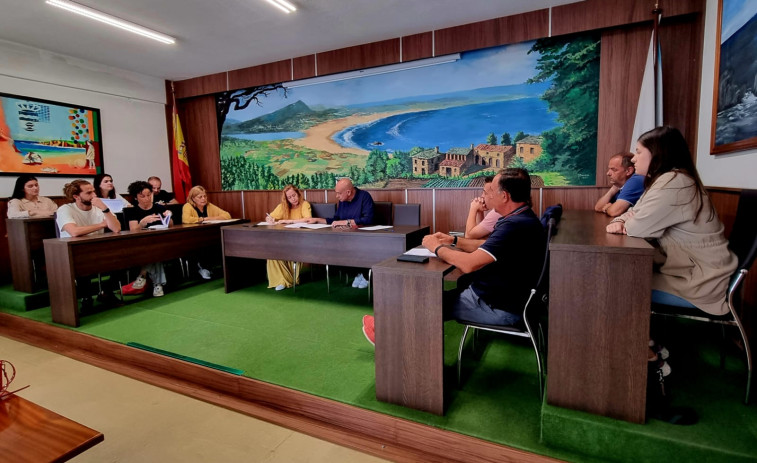 Valdoviño eleva retribuciones y mantiene el sueldo del alcalde, Alberto González