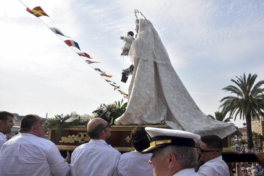 El Puerto de Ferrol habilita una embarcación para seguir la travesía de la procesión del Carmen