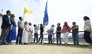 Ferrol inaugura el verano con el izado de las banderas azules y la llegada  de los socorristas