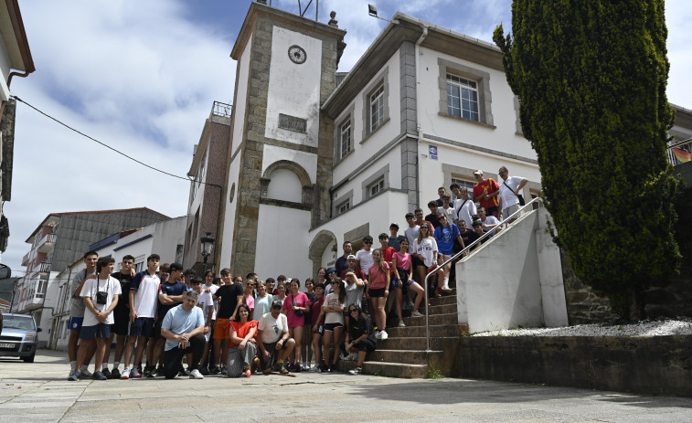 Vicente Araguas acompaña a estudiantes del Colegio Logos por el Camino Inglés