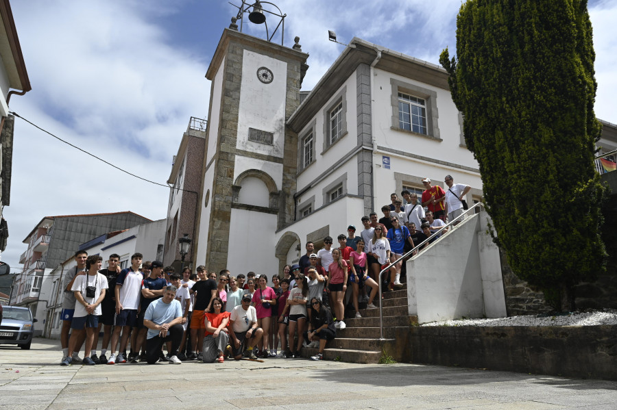 Vicente Araguas acompaña a estudiantes del Colegio Logos por el Camino Inglés