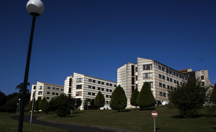 Más de 200 firmas de apoyo a la concesionaria de la cafetería del Hospital Naval de Ferrol