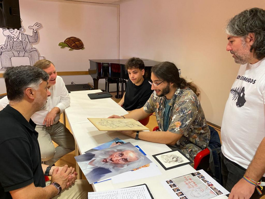 Borja Ramón López, Lucía Rodríguez e Iván Mouronte, gañadores dos premios Curuxa